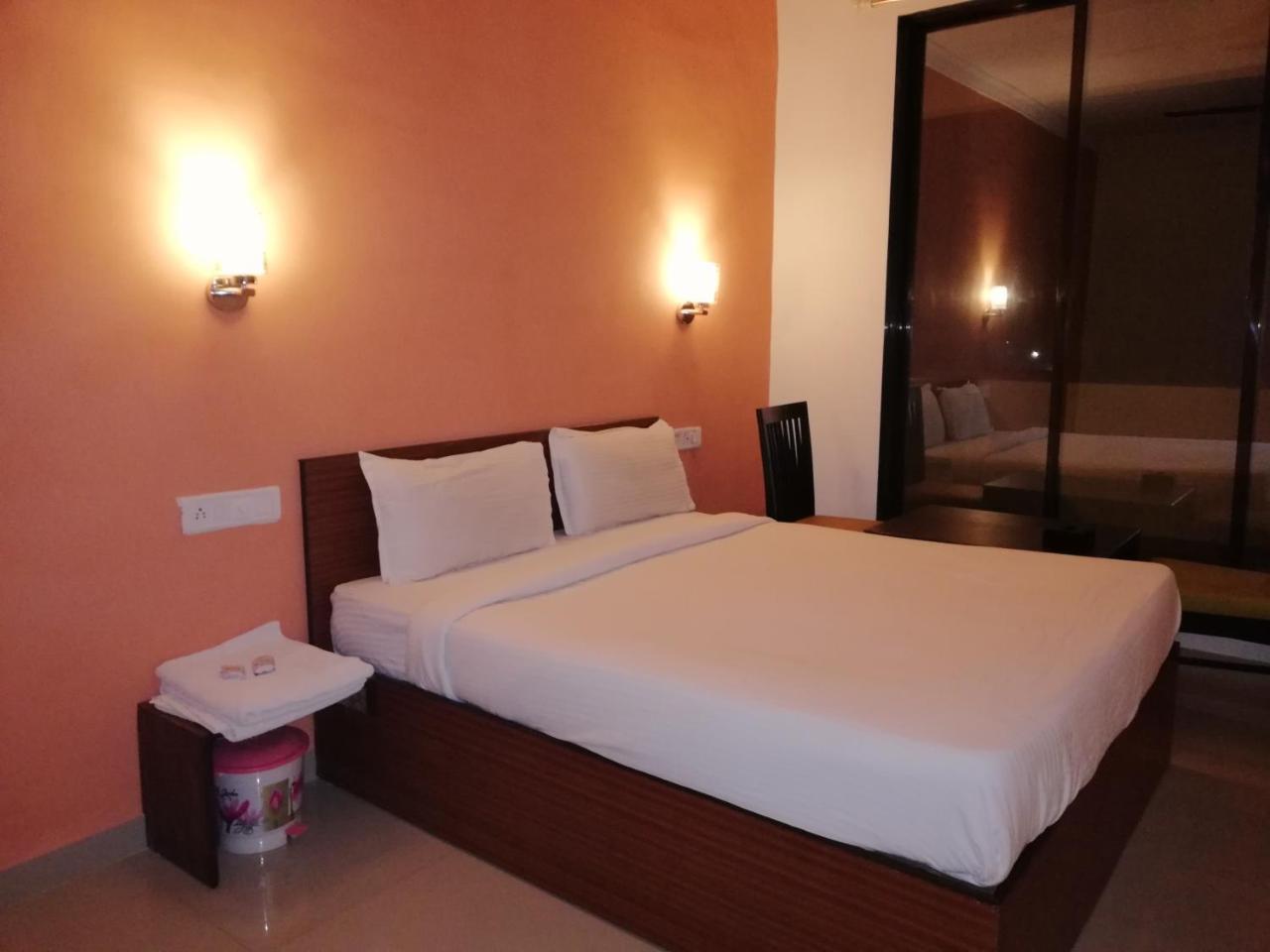 Elite Inn Lonavla Exterior foto